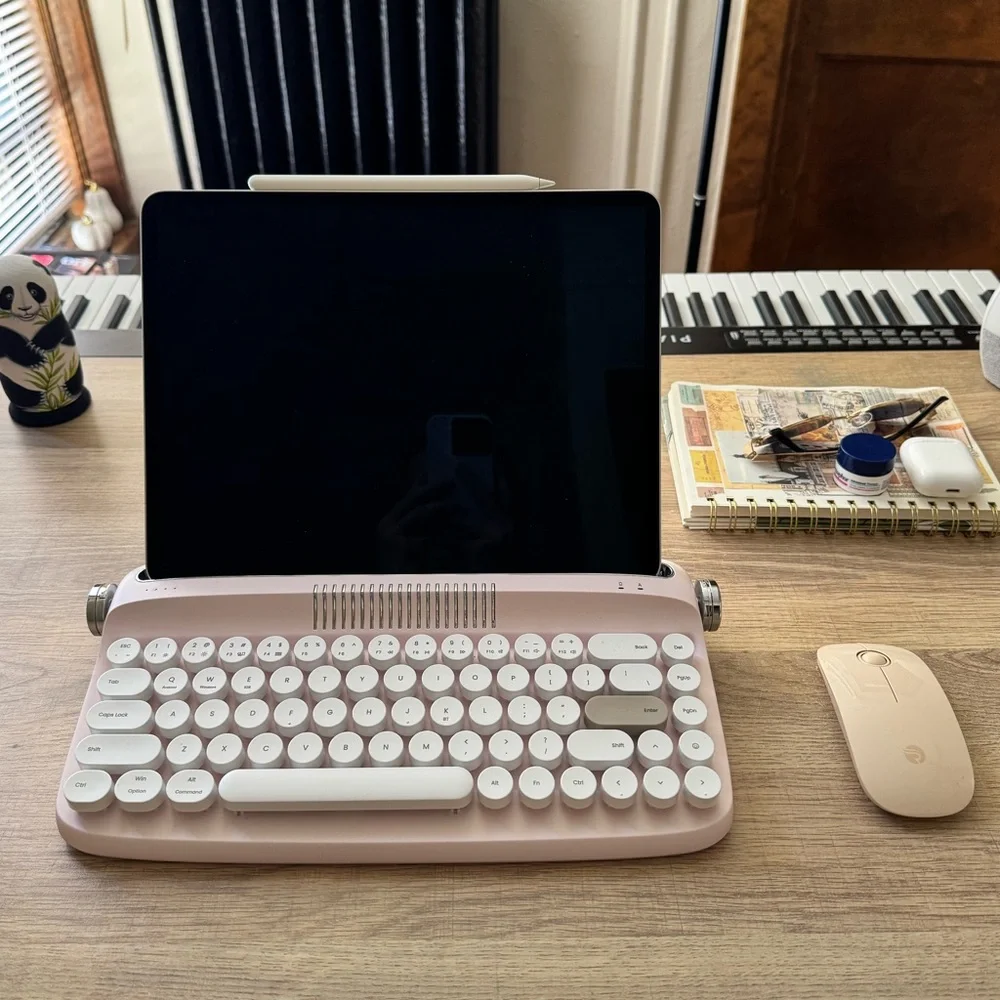 Vintage/Retro Keyboard | Wireless | Baby Pink